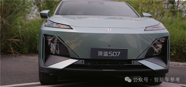 史上便宜華為智駕車！深藍(lán)S07視覺(jué)輕松挑戰(zhàn)重慶魔鬼高架