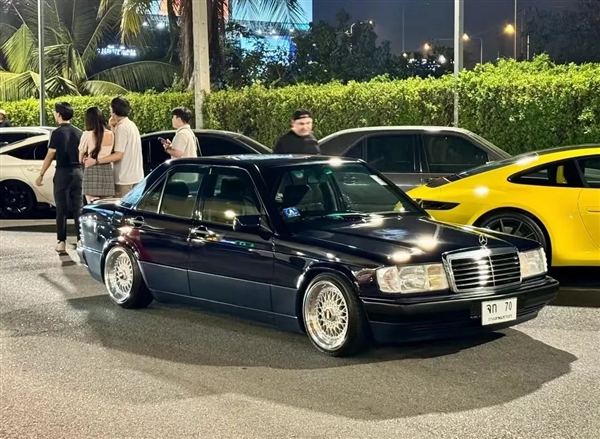 在排氣炸街、廢氣熏天的泰國(guó)：中國(guó)新能源車像個(gè)異類