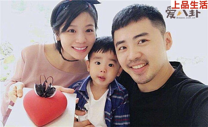 曹帥和黃英一家