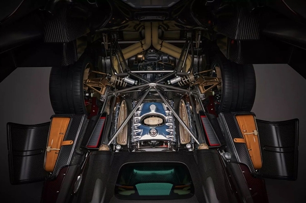 賣(mài)2400多萬(wàn)的超跑！帕加尼Utopia敞篷版官圖發(fā)布：買(mǎi)到不舍得開(kāi)