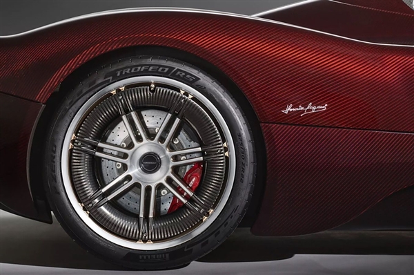 賣(mài)2400多萬(wàn)的超跑！帕加尼Utopia敞篷版官圖發(fā)布：買(mǎi)到不舍得開(kāi)