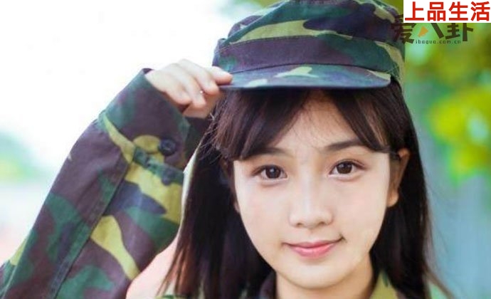 蔡卓音軍訓(xùn)照