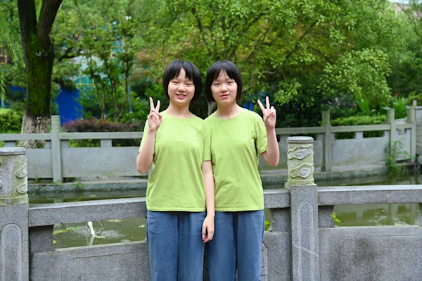 湖南雙胞胎姐妹一同考上北大：要開始買不一樣的衣服