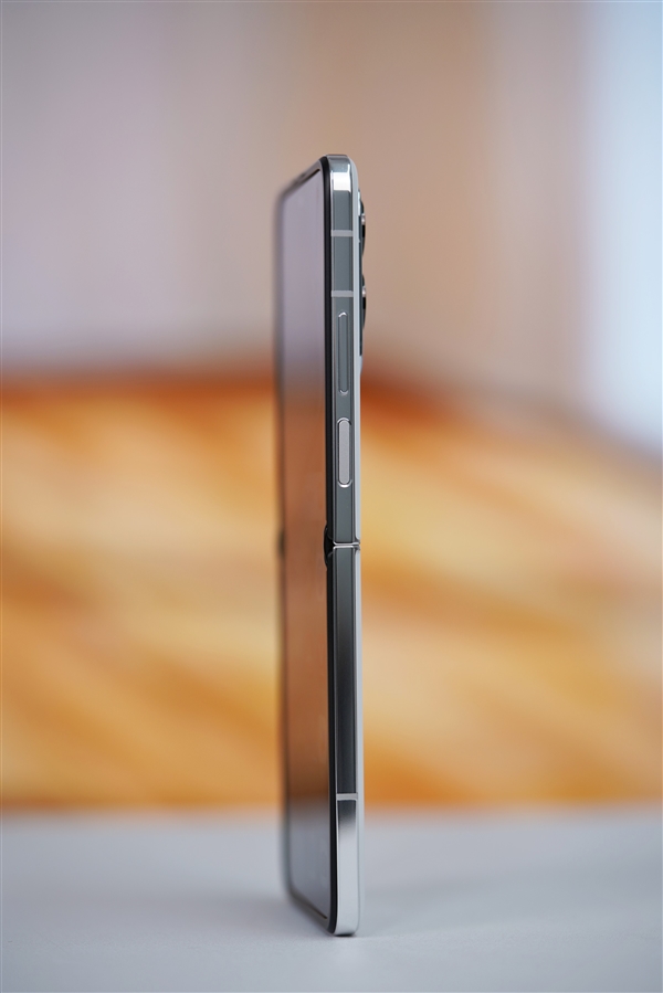 華為首款nova小折疊！nova Flip圖賞