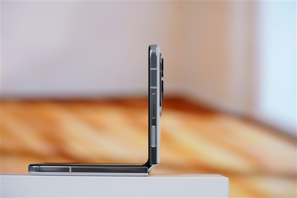 華為首款nova小折疊！nova Flip圖賞