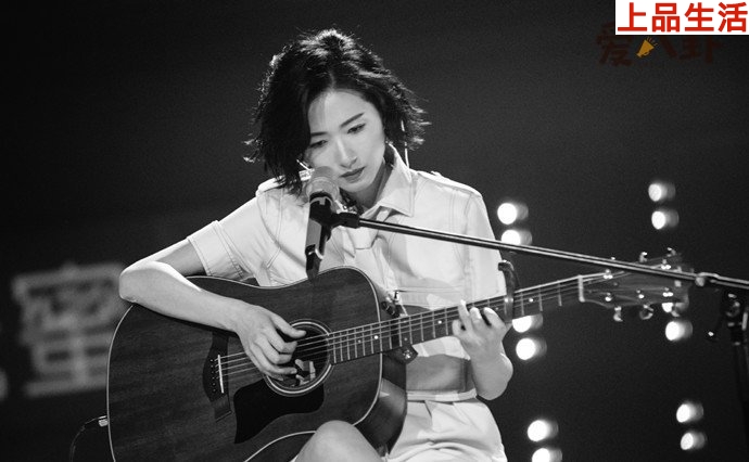 萬茜又當又立？