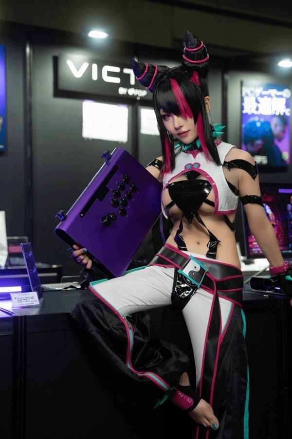 《街頭霸王6》韓蛛俐Cos美圖欣賞：邪魅甜美 身材火辣