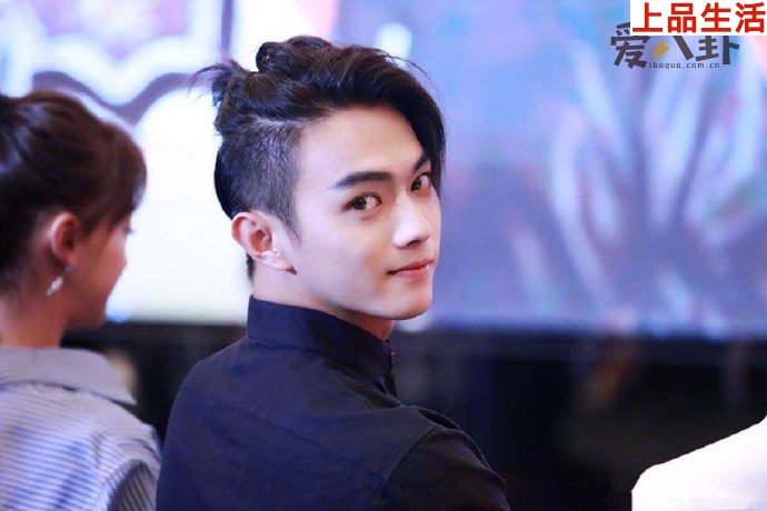 許凱《最美表演》 被質(zhì)疑臉僵