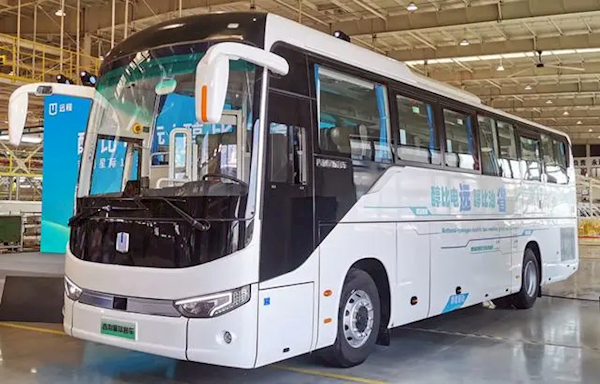 吉利星際首款醇?xì)潆妱?dòng)公路客車U11M發(fā)布：加醇10分鐘 續(xù)航600公里