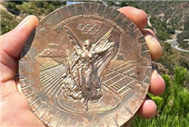 美國運動員公開吐槽巴黎奧運會獎牌已掉色引圍觀：官方回應了