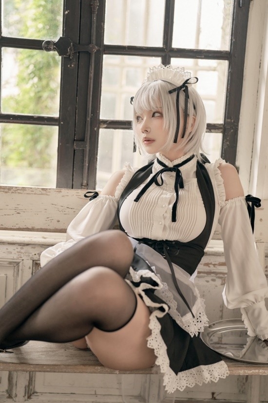 櫻花妹COS《絕區(qū)零》艾蓮：黑絲鯊魚妹冷艷又性感