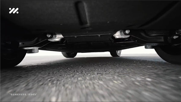 開啟汽車萬向輪時(shí)代！智己預(yù)熱全新車型：新增四輪轉(zhuǎn)向功能