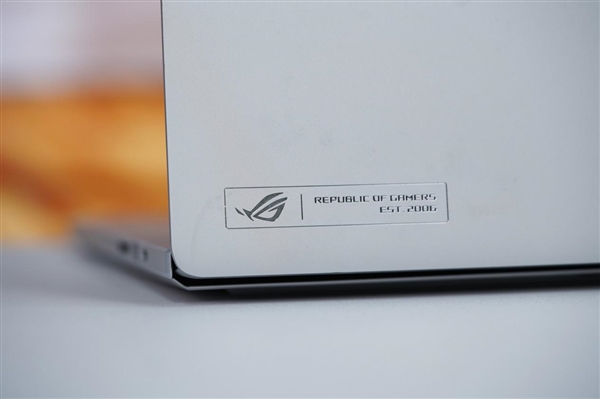 LED光線矩陣吸睛！ROG幻16 Air銳龍AI版圖賞