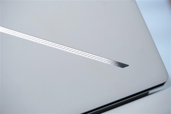 LED光線矩陣吸睛！ROG幻16 Air銳龍AI版圖賞