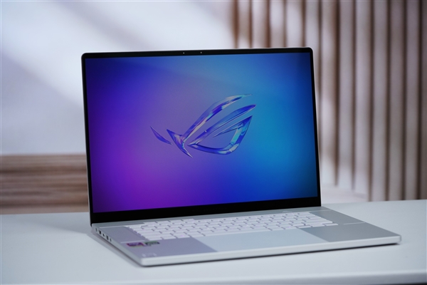 LED光線矩陣吸睛！ROG幻16 Air銳龍AI版圖賞