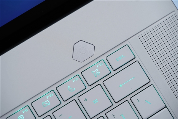 LED光線矩陣吸睛！ROG幻16 Air銳龍AI版圖賞