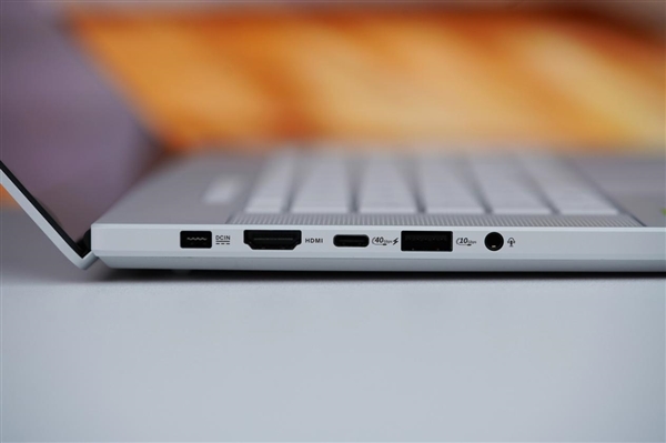 LED光線矩陣吸睛！ROG幻16 Air銳龍AI版圖賞