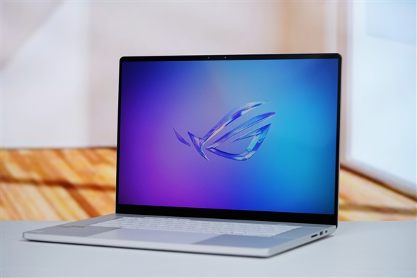 LED光線矩陣吸睛！ROG幻16 Air銳龍AI版圖賞