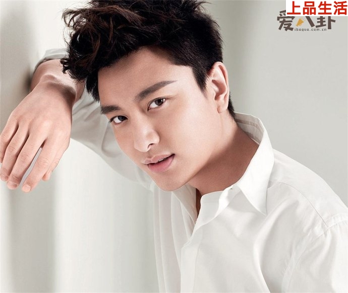 張萌賈乃亮穿情侶裝出鏡