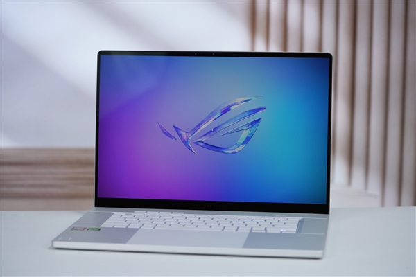 LED光線矩陣吸睛！ROG幻16 Air銳龍AI版圖賞