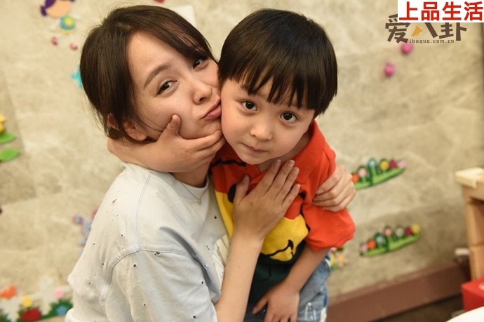 鄧莎和兒子大麟子