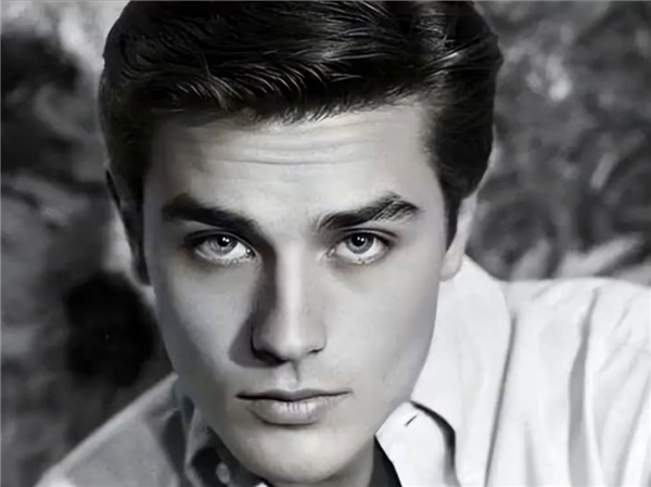 法國(guó)電影傳奇謝幕 阿蘭·德隆去世 曾飾演佐羅被中國(guó)觀眾熟知