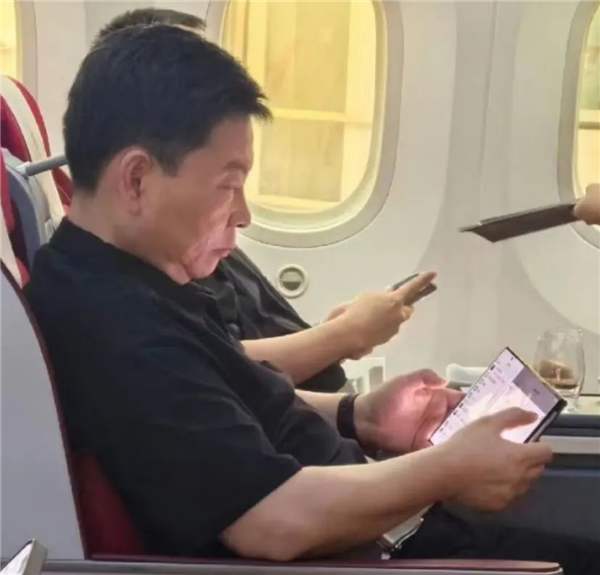 新一代電子茅臺(tái)！余承東確認(rèn)華為首款三折屏手機(jī)9月亮相