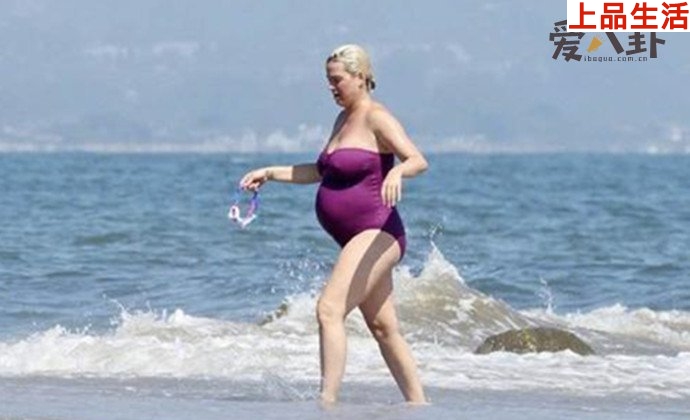 水果姐挺孕肚沖浪