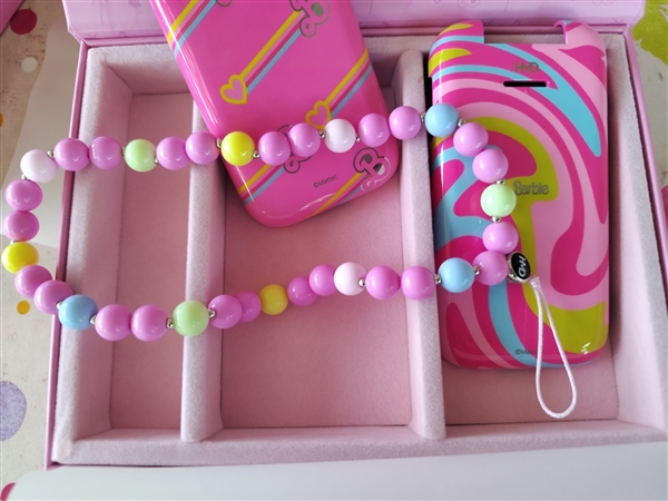919元！HMD Barbie芭比聯(lián)名翻蓋機(jī)發(fā)布：粉色機(jī)身少女心爆棚