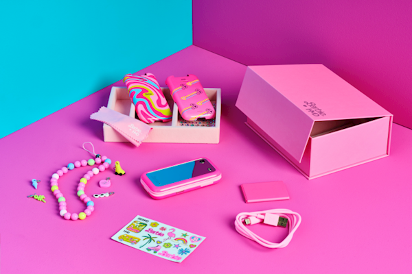 919元！HMD Barbie芭比聯(lián)名翻蓋機(jī)發(fā)布：粉色機(jī)身少女心爆棚