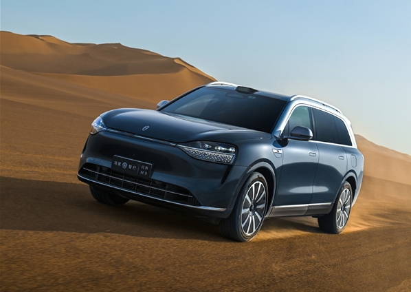 鴻蒙智行8月交付33699輛：?jiǎn)柦鏜9奪50萬以上豪華車第一