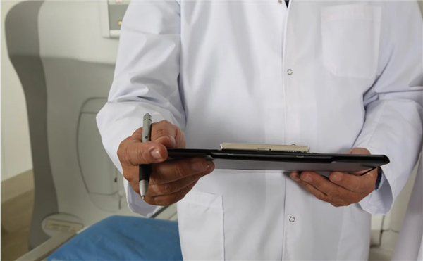 抖音百萬粉絲網(wǎng)紅“干巴大叔”去世：曾查出骨癌