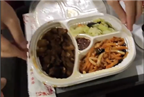 男子花29元坐高鐵免費(fèi)吃40元盒飯 12306回應(yīng)