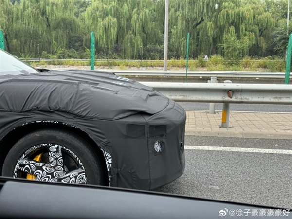 雷軍憋大招！小米SUV新諜照曝光：比SU7大多了、神似法拉利Purosangue