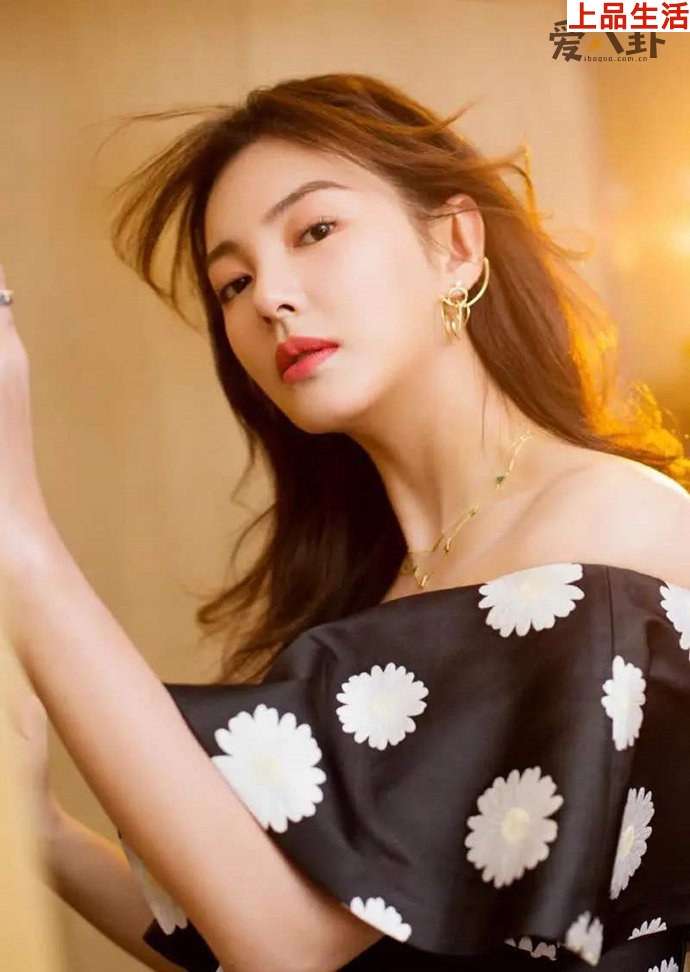 黃圣依張雨綺兩位星女郎同臺針鋒相對