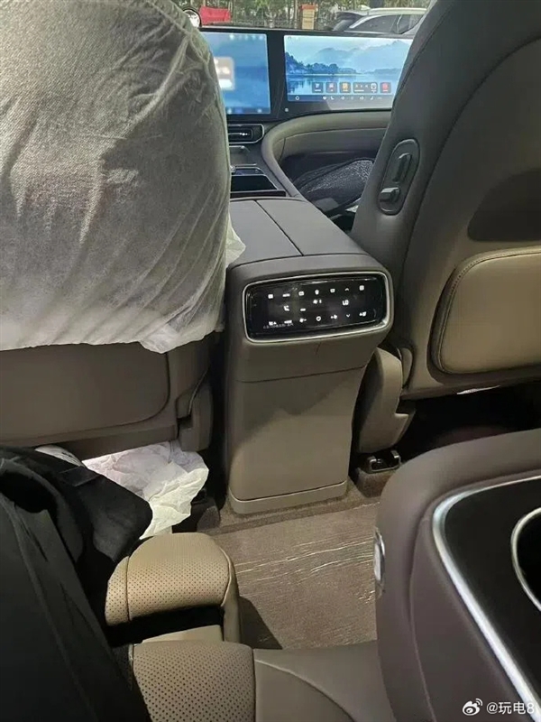 疑問界M9五座版實(shí)車曝光：庫里南同款“攬境座椅”首次公開