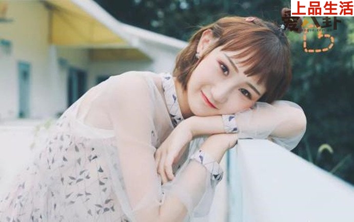 陳雪凝現(xiàn)在還在大學(xué)里學(xué)習(xí)