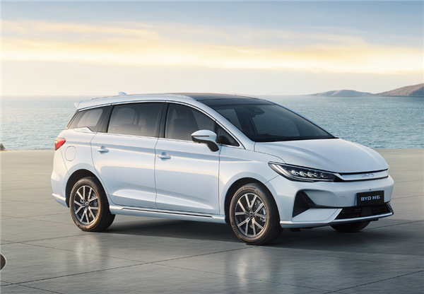 比亞迪14年前首款MPV涅槃重生：71.8度刀片電池、6座和7座兩種布局