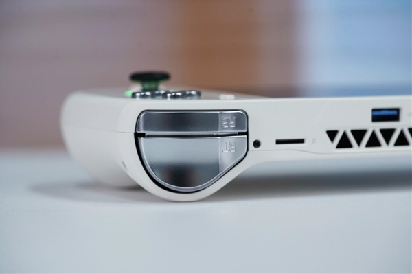 全球第二款酷睿Ultra掌機！AOKZOE A2 Ultra圖賞