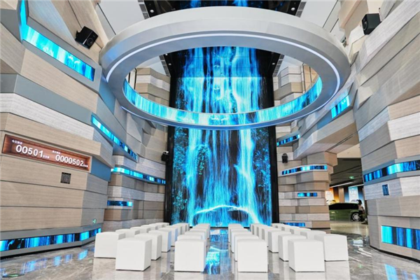 比亞迪首個新能源汽車科普館迪空間鄭州開放 配260平裸眼3D屏