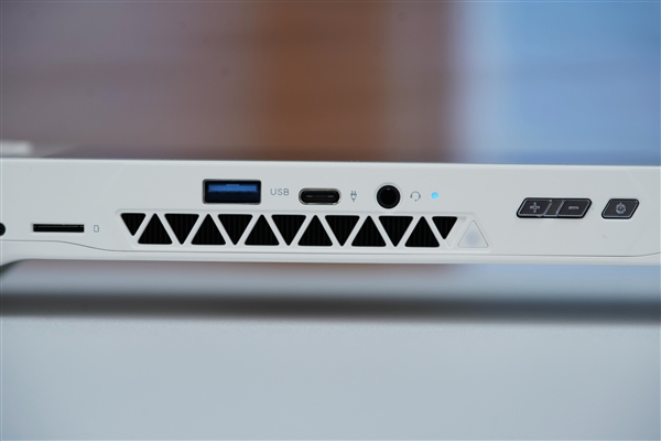 全球第二款酷睿Ultra掌機！AOKZOE A2 Ultra圖賞