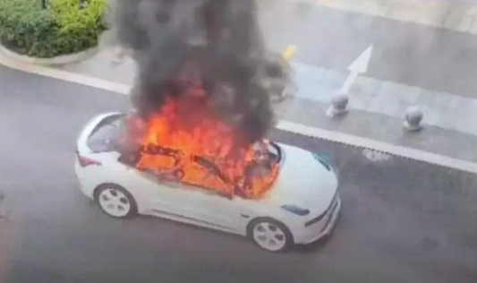 杭州一極氪001發(fā)生起火！官方回應(yīng)：已排除動(dòng)力電池起火因素