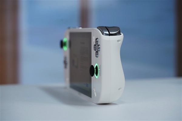 全球第二款酷睿Ultra掌機！AOKZOE A2 Ultra圖賞