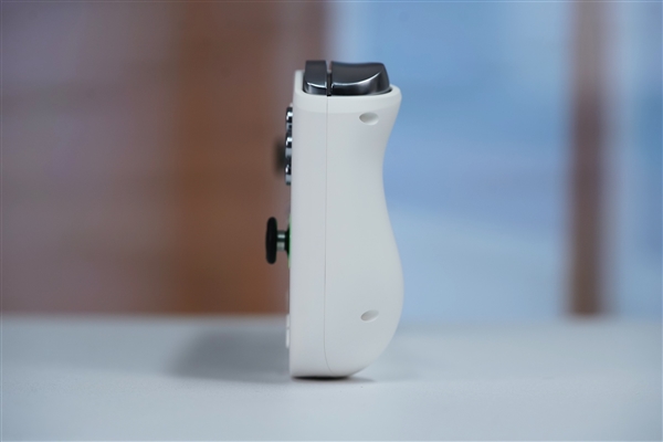 全球第二款酷睿Ultra掌機！AOKZOE A2 Ultra圖賞