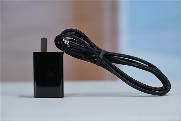 全球第二款酷睿Ultra掌機！AOKZOE A2 Ultra圖賞