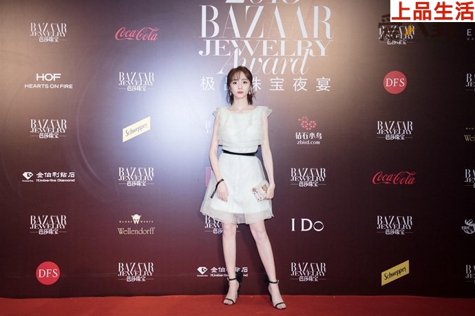 白敬亭胡冰卿是怎么認(rèn)識的呢