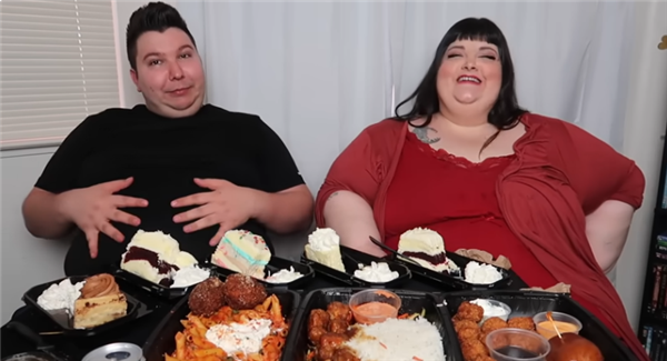 370斤的百萬(wàn)粉絲暴食博主：“騙”了全世界長(zhǎng)達(dá)兩年