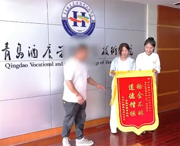 真拾金不昧！女大學(xué)生出門游玩撿到一斤黃金物歸原主：總價(jià)值超40萬元