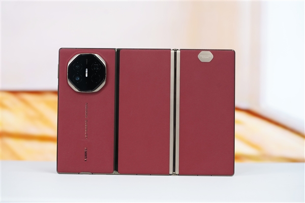 用戶理性了！華為三折疊Mate XT黃牛價雪崩：從加近十萬到僅加四千