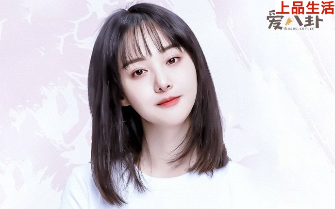 鄭爽穿人字拖自拍惹熱議